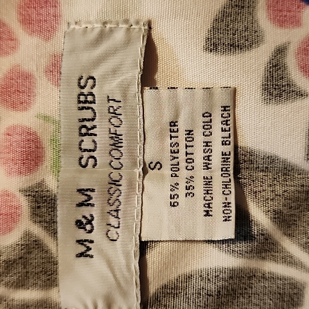M&M SCRUBS -SCRUB TOP - Picture 2 of 3